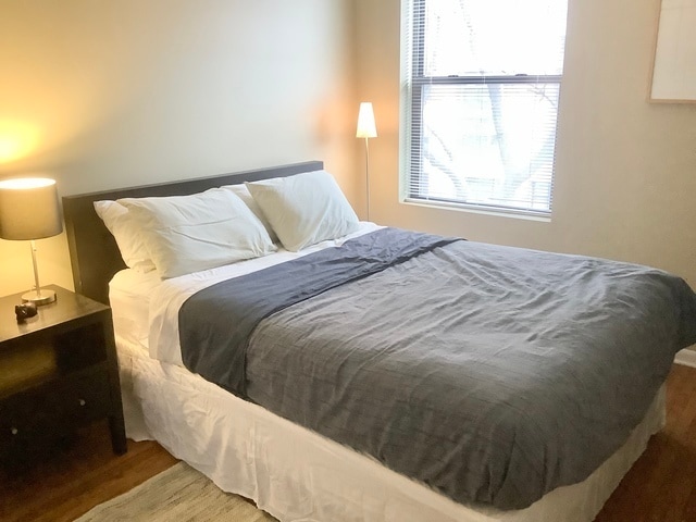 Building Photo - 5216 N Kenmore Ave