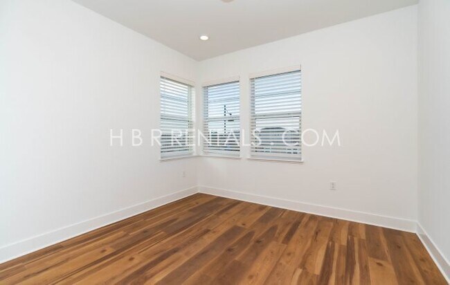 Building Photo - Spacious 4-Bedroom Haven with 4 Full Baths in Lathrop – 3,200 Sq. Ft. of Comfort and Style!