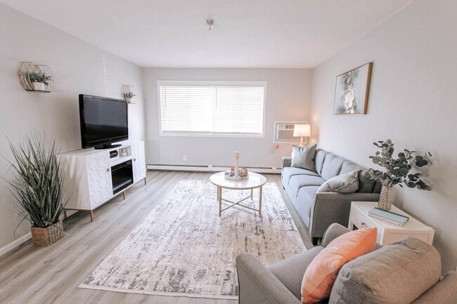 Interior Photo - Lincoln Woods