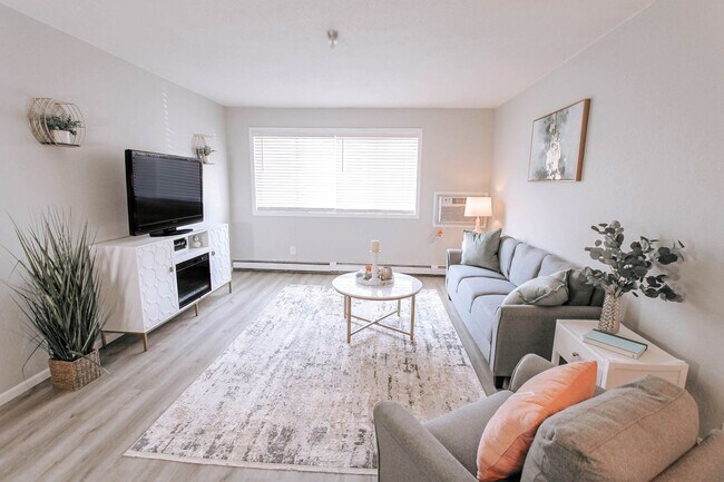 Building Photo - Welcome Home to Lincoln Woods: Modern Livi...