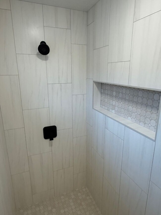 Building Photo - Half off first months rent - Beautiful townhome with 2 car garage, Central Air and Master Suite