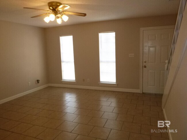 Building Photo - 600 Cheshire Ln