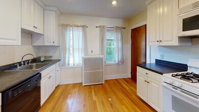 Building Photo - 47 Fairbanks St