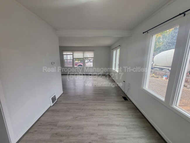 Building Photo - 1318 Perkins Ave