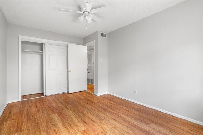 Building Photo - 307 E 31st St