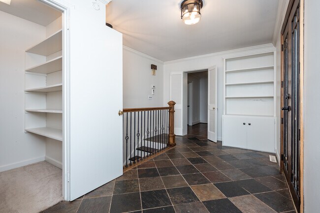 Building Photo - 114 Newman St