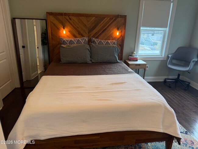 Building Photo - 510 Lareine Ave