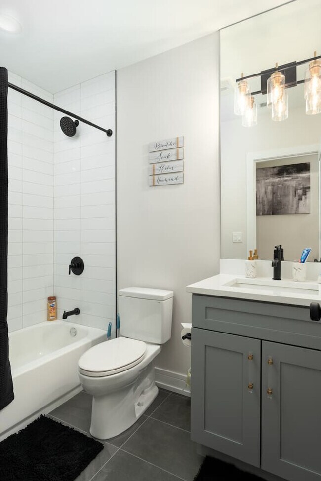 Building Photo - 3723 S Giles Ave