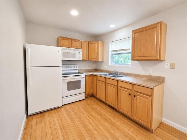 Building Photo - 4516 Russell Dr