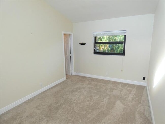 Building Photo - 1455 Holly Heights Dr