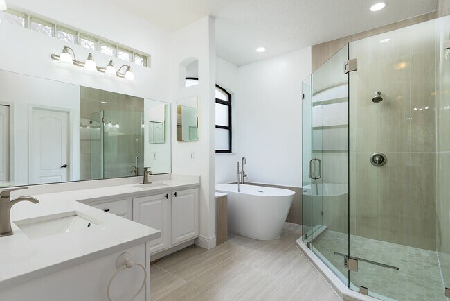 Building Photo - 5/4 HEATHROW POOL HOME!