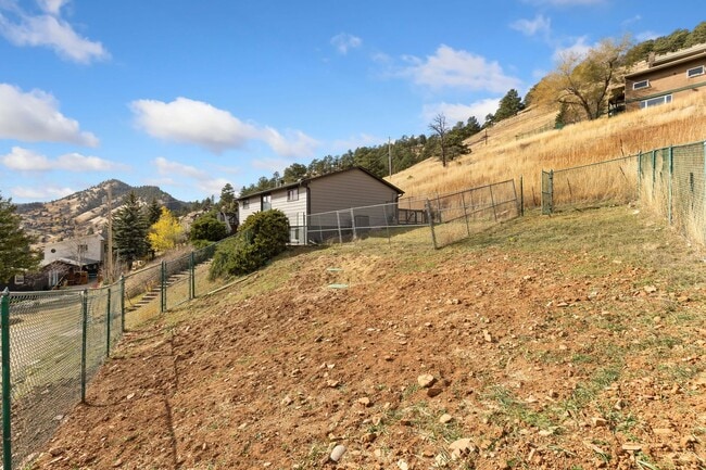 Building Photo - Bright & Beautiful Foothills Home Just Minutes from Downtown Boulder
