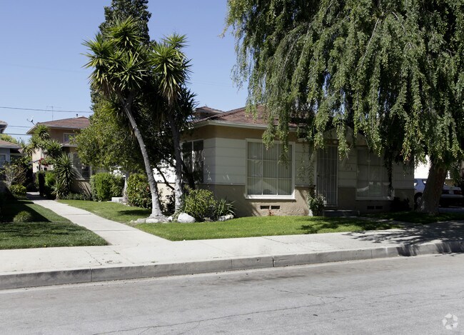 Primary Photo - 151 N Beachwood Dr