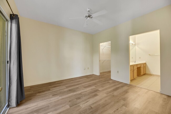 Building Photo - Downstairs 2 bedroom condo in Green Valley