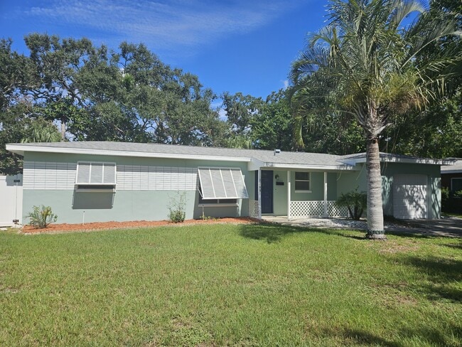 Primary Photo - 1560 Robinson Dr N