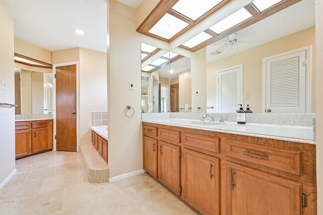Building Photo - 16040 Dunes Dr
