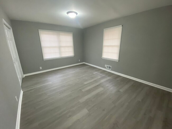 Building Photo - Spacious Newly Remodeled 4 Bedroom 2 Bath ...