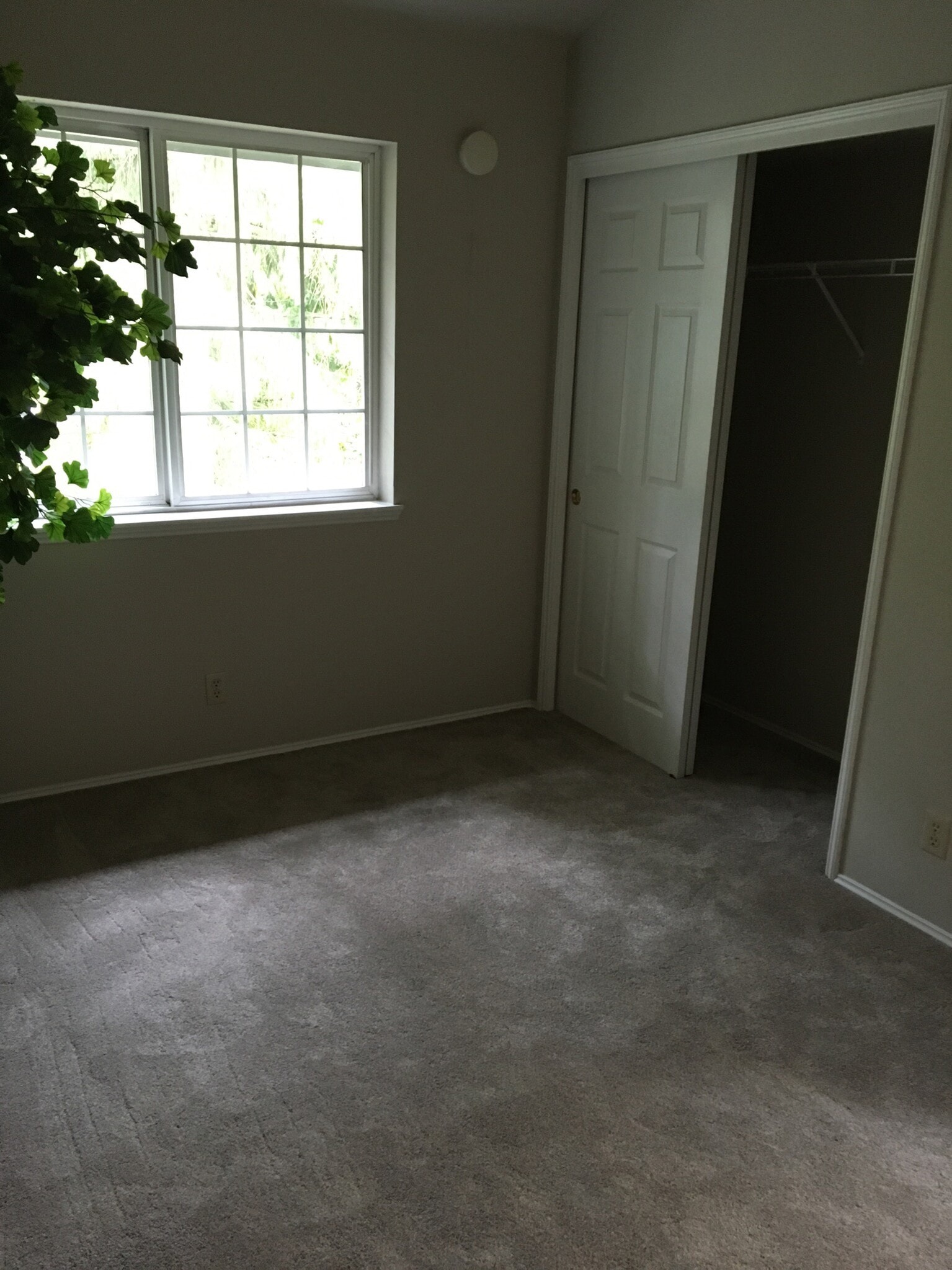 different look at spare bedroom with closet. - 9915 NE 124th St