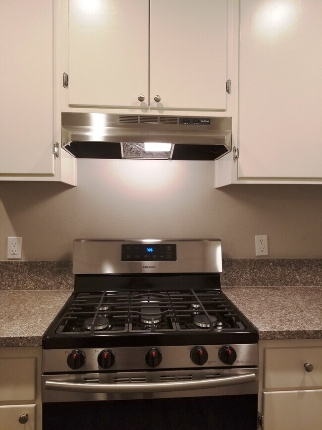 Building Photo - 1 Bed/1 Bath  $1,750****Move In 6/15/25!!
