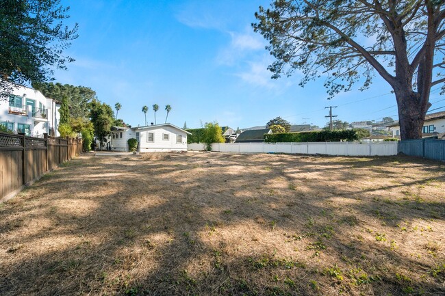 Building Photo - Charming Craftsman Home in the Heart of La...