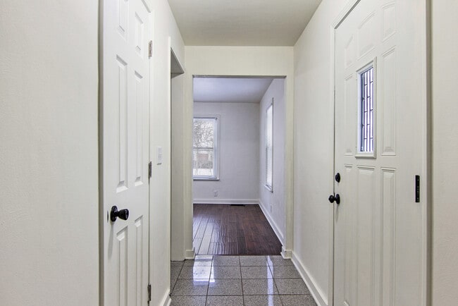 Building Photo - 218 E Milham Ave