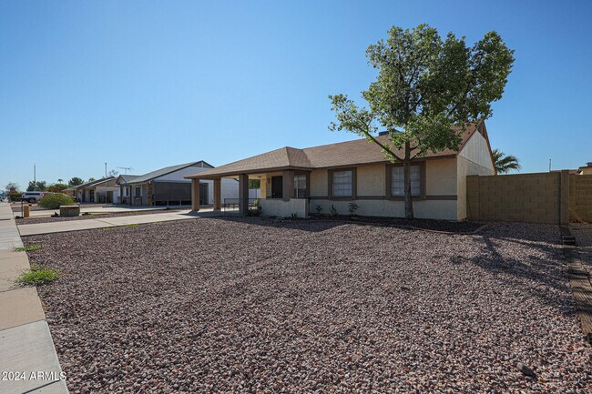 Building Photo - 7119 W Cameron Dr