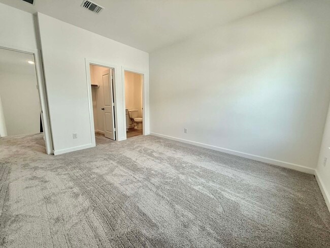 Building Photo - 3811 Hermitage Dr