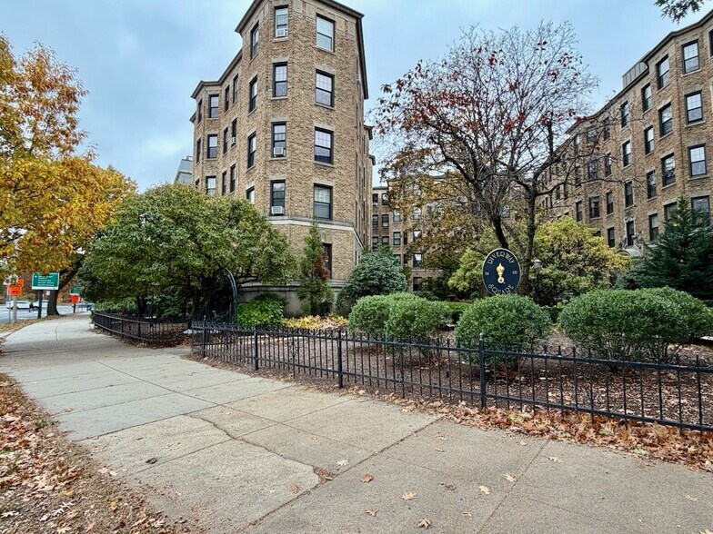 Building Photo - 116 Riverway