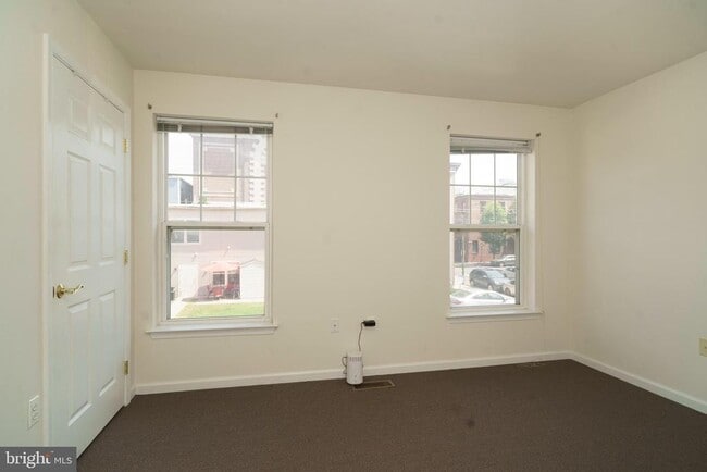 Building Photo - 1205 Clymer St