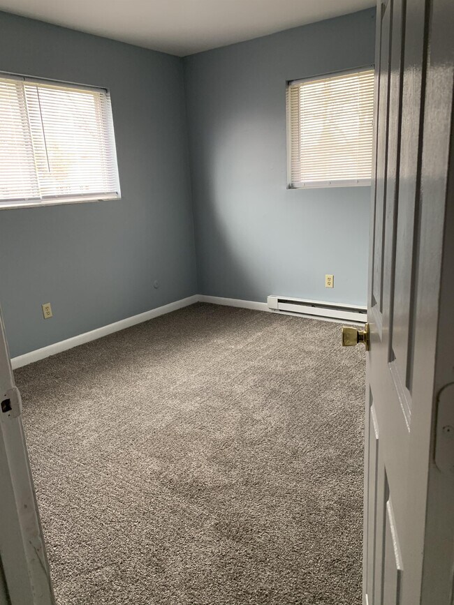 Building Photo - 1126 E State St