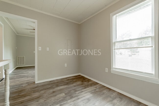 Building Photo - REDUCED!