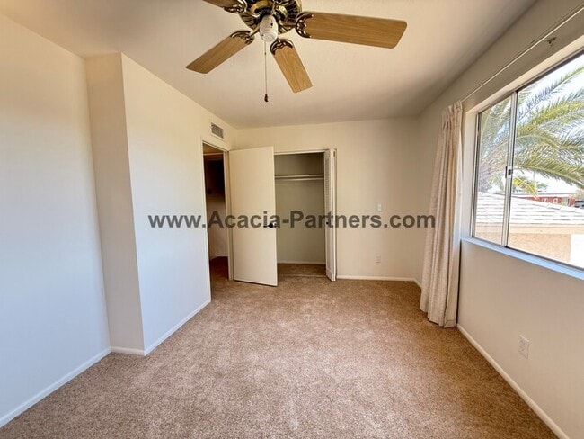 Building Photo - Three Bedroom Multi Level Home