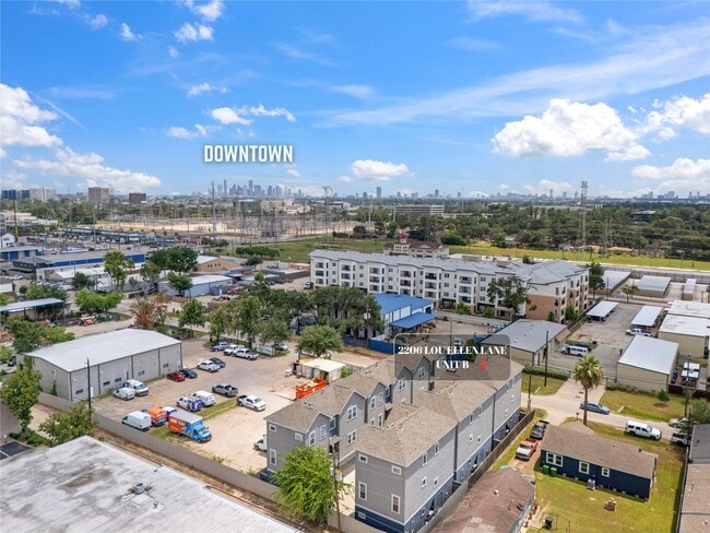 Building Photo - 2206 Lou Ellen Ln