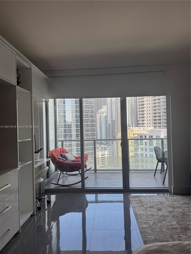 Primary Photo - 1300 Brickell Bay Dr