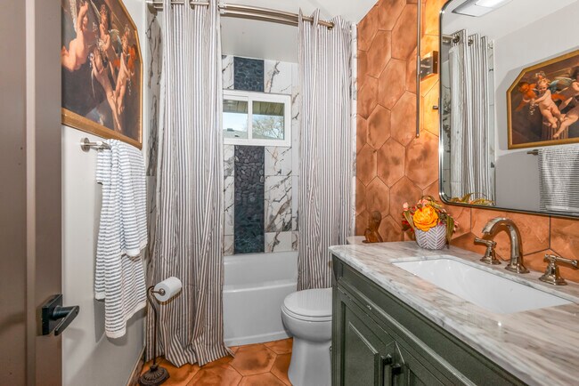 Building Photo - MCM Ranch : Modern 5BR Near Henry Ford & McLaren