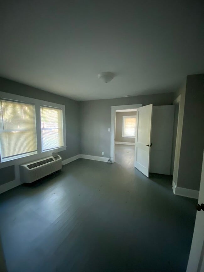 Building Photo - 1/1 duplex in shelby, nc