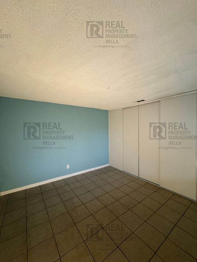 Building Photo - 55+ COMMUNITY- Charming 2-Bed, 2-Bath Home in Desirable 55+ Sunrise Community