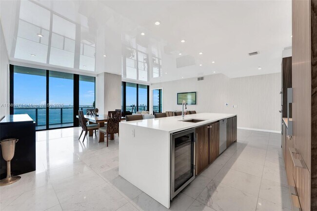 Building Photo - 480 NE 31st St