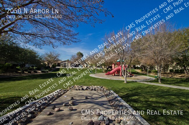 Building Photo - 2050 N Arbor Ln