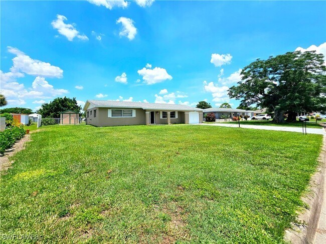 Primary Photo - 211 S Lake Dr