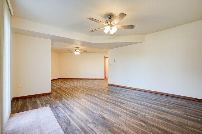 Building Photo - 10 Redtail Ct
