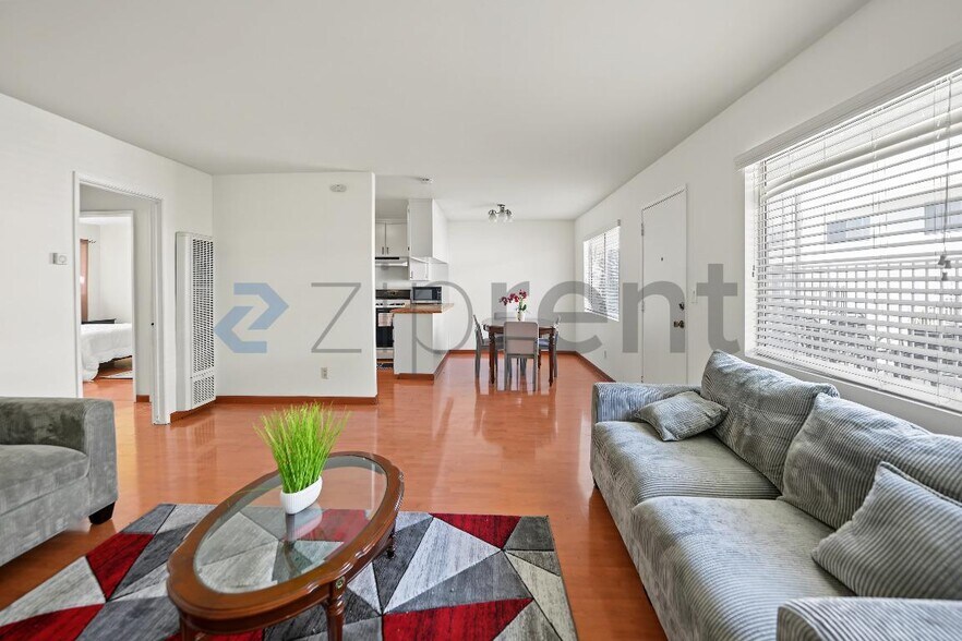 Building Photo - Unit 3