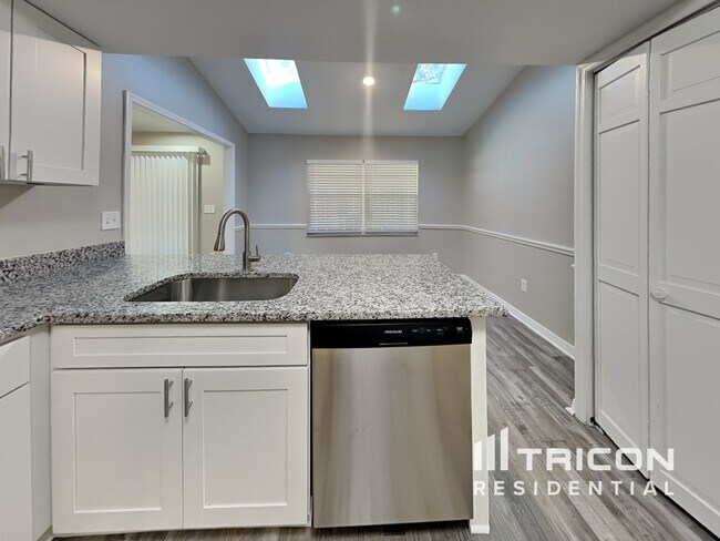 Building Photo - 1557 Skye Ct