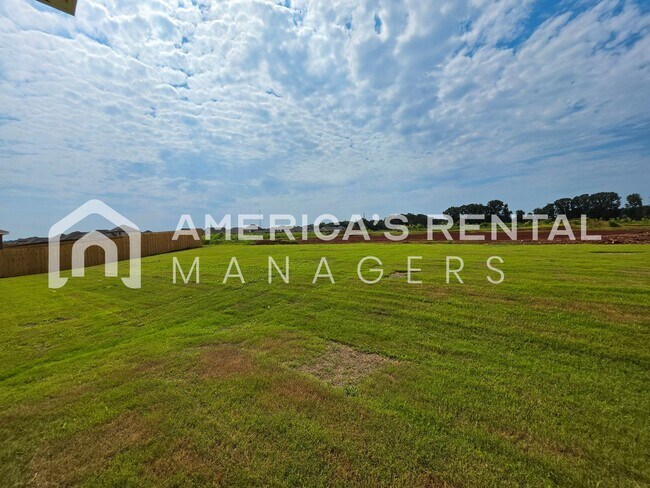 Building Photo - 180 Keller Dr