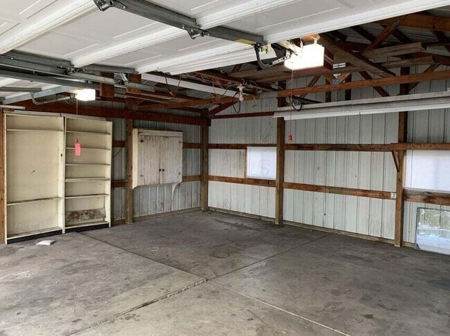 Building Photo - 4790 Lancaster Thornville Rd NE