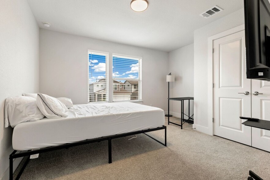 Building Photo - 8609 Cottage Rose Dr