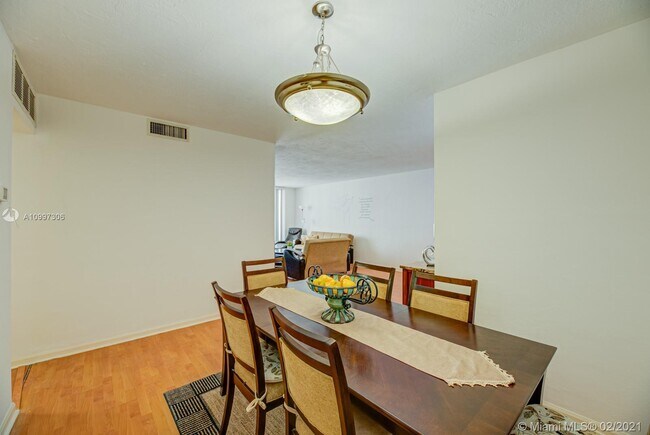 Building Photo - 3001 S Ocean Dr