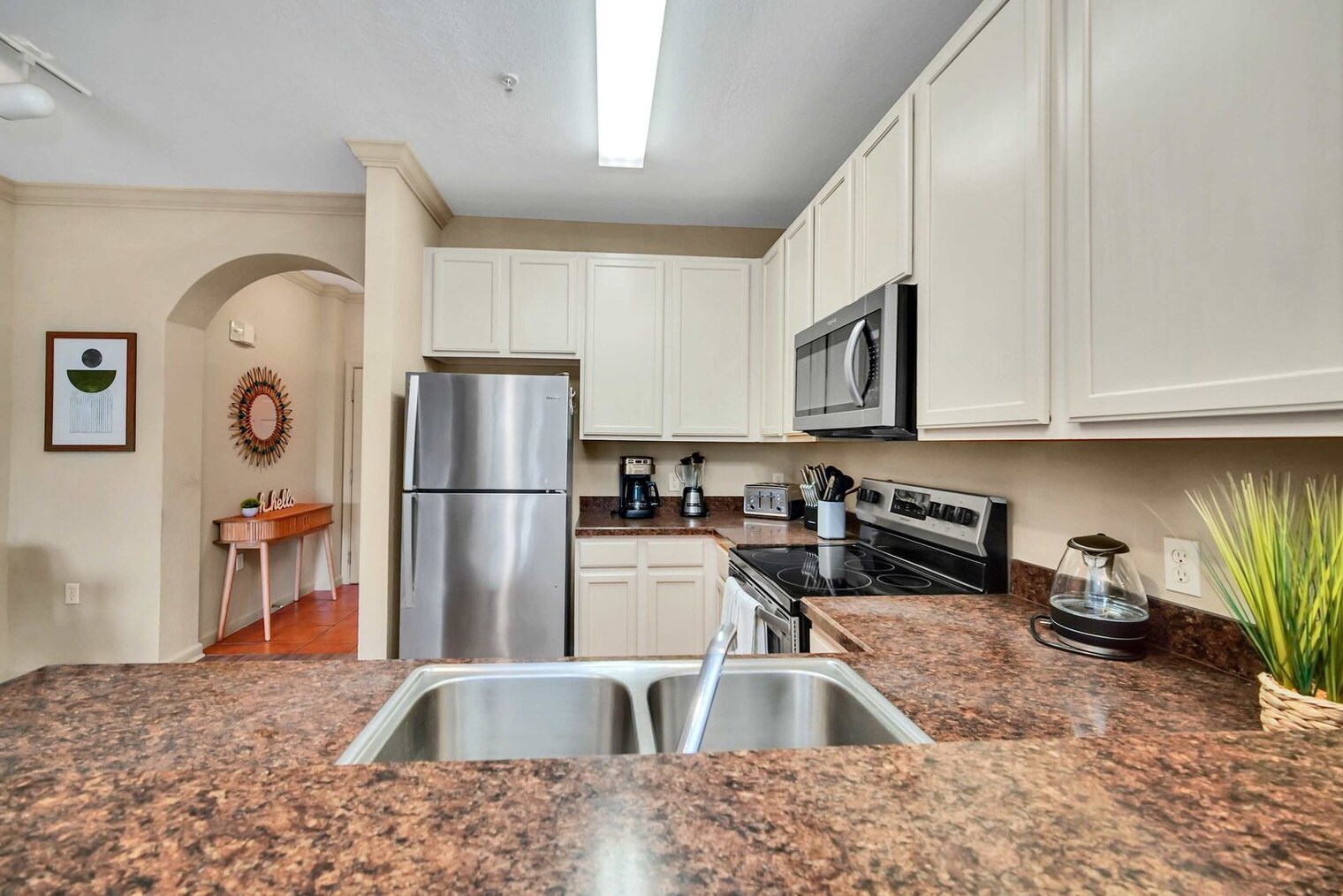 Building Photo - 14200 Avalon Rd