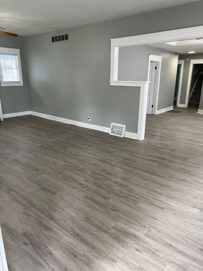 Building Photo - Charming 3-Bedroom/ 1 Bathroom house located in the heart of Topeka