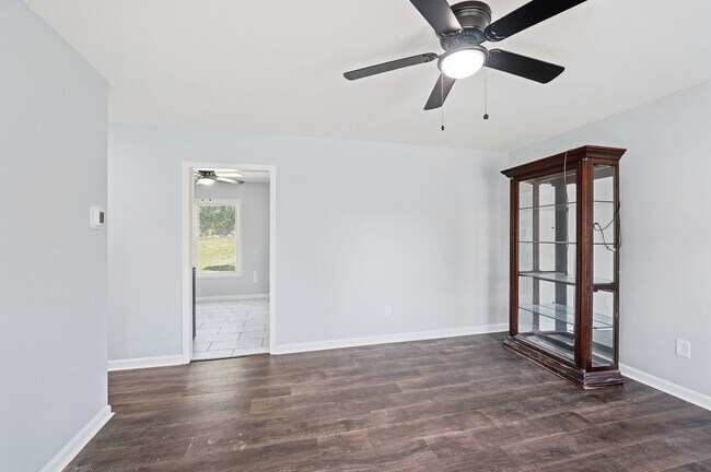 Building Photo - Newly Renovated Three Bed available to rent with move-in special!